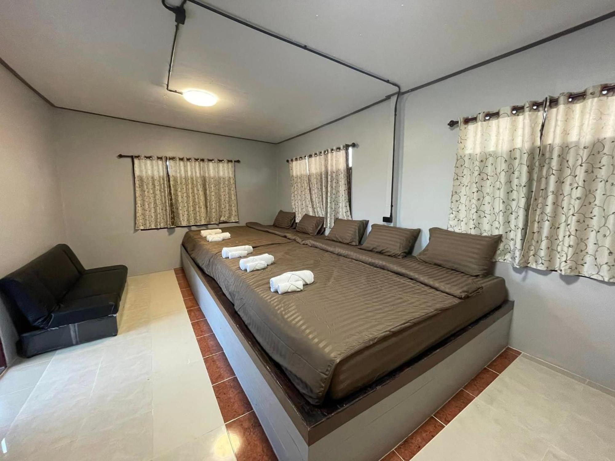 Srihome ยายศรีโฮมแอนแคมป์ปิ้ง Ban Don Tum Ngoại thất bức ảnh
